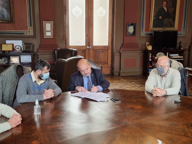 Acuerdo con la Agremiación Médica Platense para desarrollar actividades de posgrado