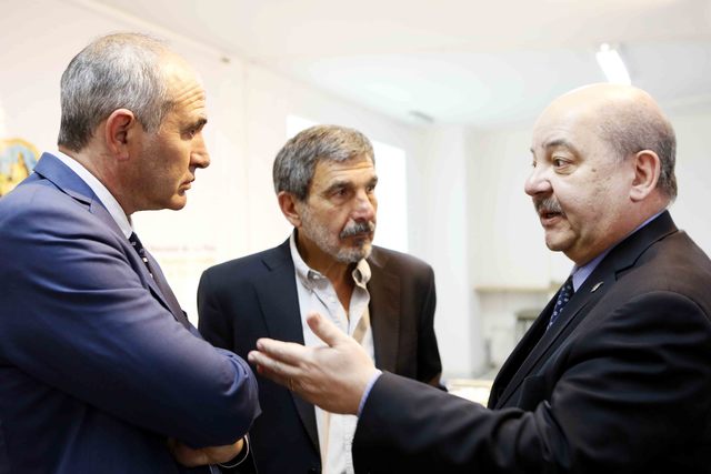 El flamante ministro de CyT , Roberto Salvarezza estuvo presente en los festejos del IDIHCS El flamante ministro de CyT , Roberto Salvarezza estuvo presente en los festejos del IDIHCS
