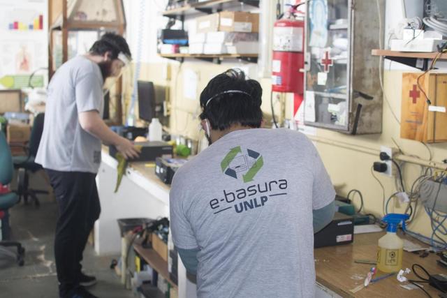 El Programa de reciclado informático de la UNLP ya prepara más computadoras para los estudiantes El Programa de reciclado informático de la UNLP ya prepara más computadoras para los estudiantes
