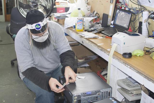 El Programa de reciclado informático de la UNLP ya prepara más computadoras para los estudiantes El Programa de reciclado informático de la UNLP ya prepara más computadoras para los estudiantes