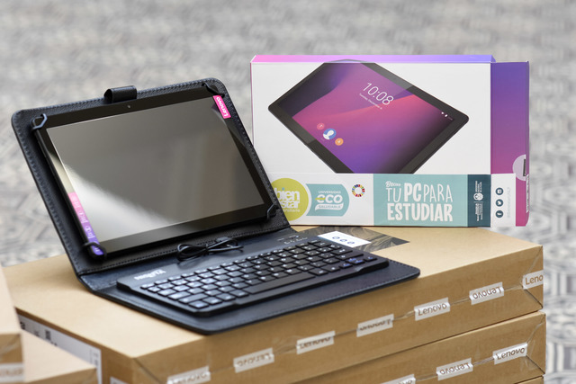 Cerca de 500 estudiantes ya recibieron las computadoras y tablets que otorga la UNLP
Cerca de 500 estudiantes ya recibieron las computadoras y tablets que otorga la UNLP