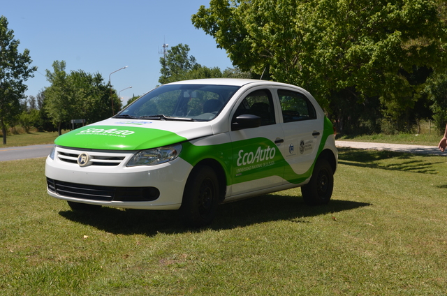 Se presentó el primer auto eléctrico y 100% ecológico con el sello de la UNLP Se presentó el primer auto eléctrico y 100% ecológico con el sello de la UNLP