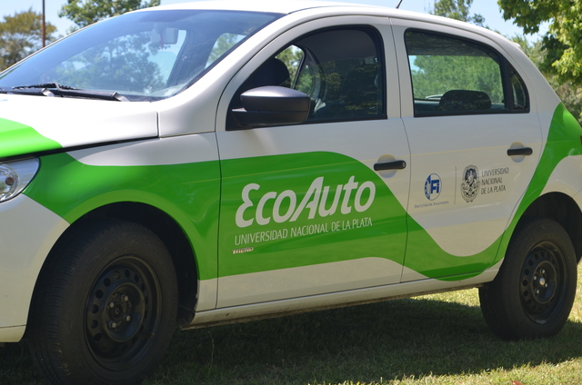 Se presentó el primer auto eléctrico y 100% ecológico con el sello de la UNLP Se presentó el primer auto eléctrico y 100% ecológico con el sello de la UNLP