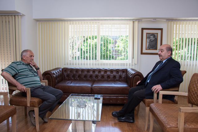 Tauber junto al Secretario General de ATULP, Raúl Archuby