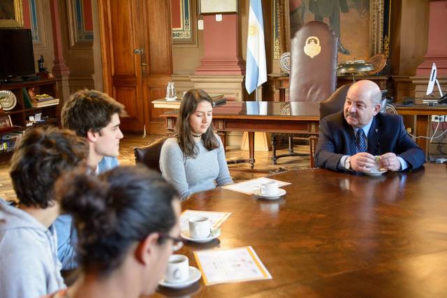 El Presidente de la UNLP, Fernando Tauber, se reunió con los ganadores de "24 Horas de Innovación" El Presidente de la UNLP, Fernando Tauber, se reunió con los ganadores de "24 Horas de Innovación"