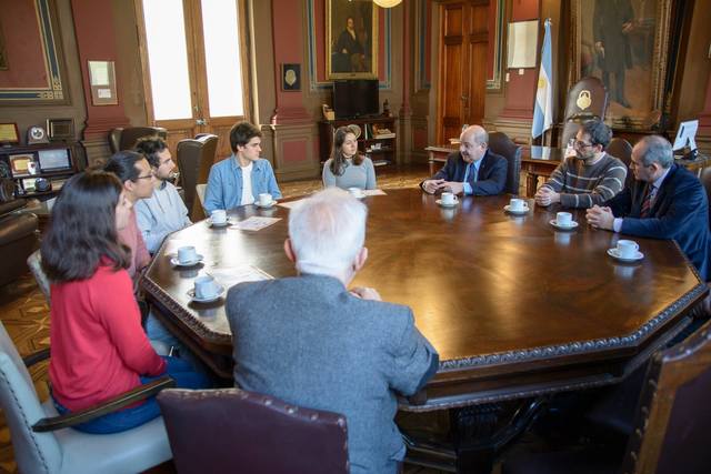El Presidente de la UNLP, Fernando Tauber, se reunió con los ganadores de "24 Horas de Innovación" El Presidente de la UNLP, Fernando Tauber, se reunió con los ganadores de "24 Horas de Innovación"