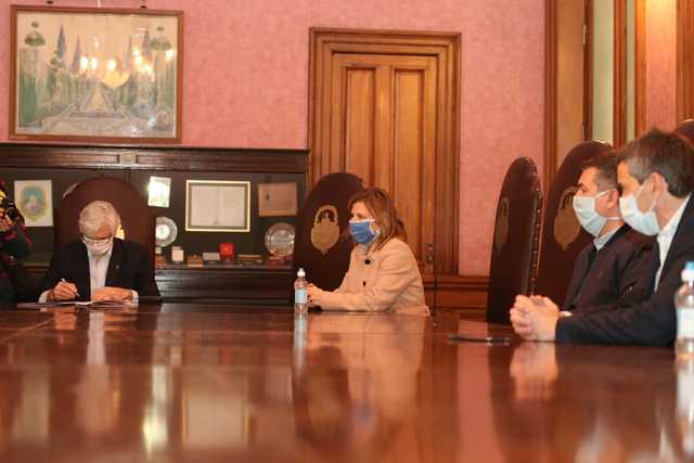 La UNLP suma voluntarios para asistir a adultos mayores La UNLP suma voluntarios para asistir a adultos mayores