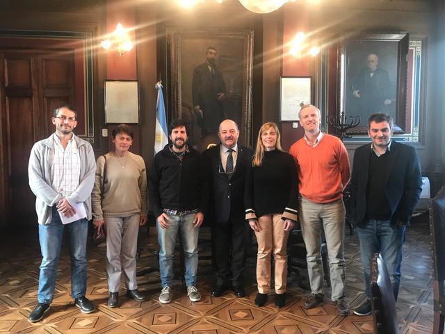 La Dra Gómez Zavaglia junto al presidente Tauber y autoridades de la UNLP La Dra Gómez Zavaglia junto al presidente Tauber y autoridades de la UNLP