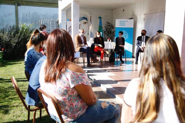 Diplomatura en Géneros y DDHH en cárcel: estudiantes participaron de un encuentro con la ministra de Mujeres, Géneros y Diversidad de la Nación Diplomatura en Géneros y DDHH en cárcel: estudiantes participaron de un encuentro con la ministra de Mujeres, Géneros y Diversidad de la Nación