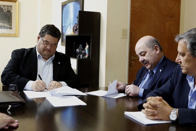 Tauber y Nedela rubricaron el convenio Tauber y Nedela rubricaron el convenio