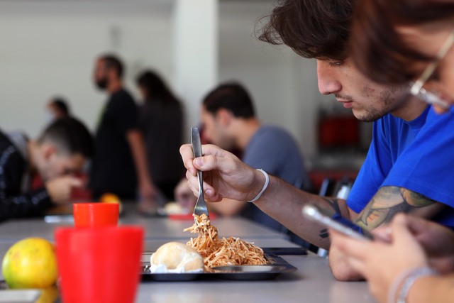Con opción de almuerzo y cena, reabrió sus puertas el Comedor Universitario Con opción de almuerzo y cena, reabrió sus puertas el Comedor Universitario