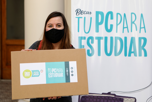 Se reanudó la entrega de tablets y notebooks para estudiantes de la UNLP