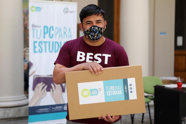 La UNLP hizo una nueva entrega de tablets y notebooks La UNLP hizo una nueva entrega de tablets y notebooks