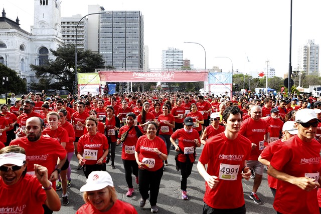 Miles de atletas participaron de la tradicional Maratón de la UNLP Miles de atletas participaron de la tradicional Maratón de la UNLP