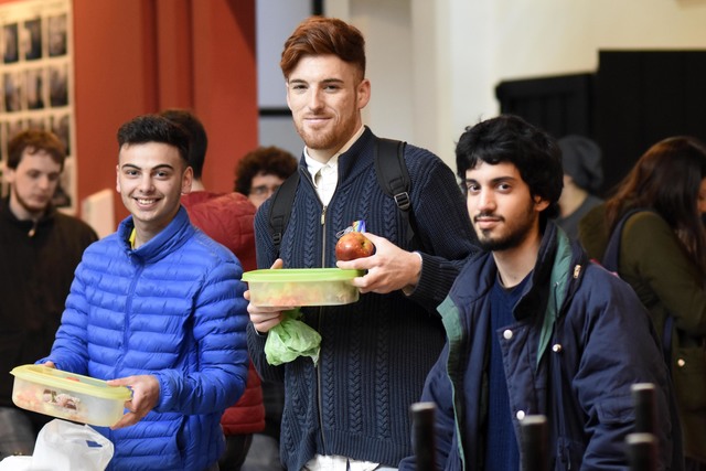 Cerca de 3 mil estudiantes acceden todos los días a la cena del Comedor Universitario Cerca de 3 mil estudiantes acceden todos los días a la cena del Comedor Universitario