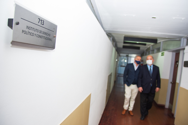 Tauber recorrió las instalaciones de Cs. Jurídicas con el decano Berri Tauber recorrió las instalaciones de Cs. Jurídicas con el decano Berri