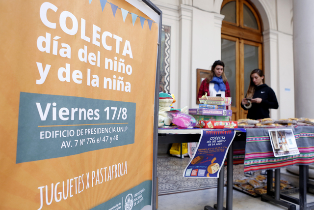 Exitosa colecta de la UNLP por el Día del Niño Exitosa colecta de la UNLP por el Día del Niño