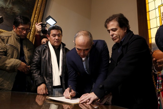 El Museo de la UNLP restituyó restos de nueve indígenas Qom El Museo de la UNLP restituyó restos de nueve indígenas Qom