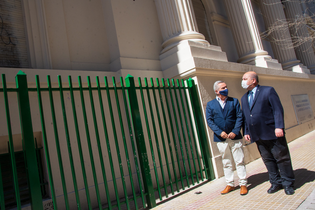 Tauber recorrió las instalaciones de Cs. Jurídicas con el decano Berri Tauber recorrió las instalaciones de Cs. Jurídicas con el decano Berri