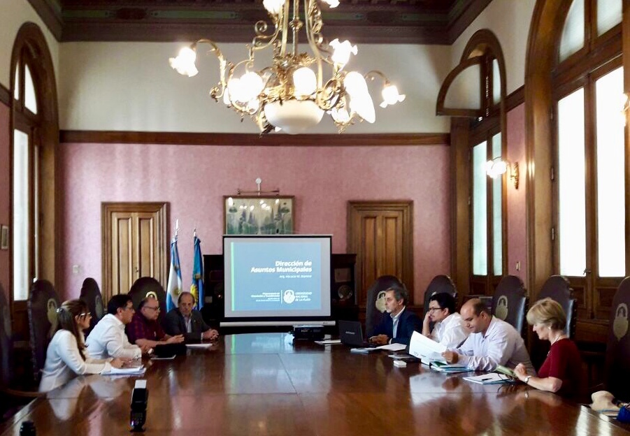 La UNLP transfiere el modelo de Asuntos Municipales a la Universidad Nacional del Este de la República del Paraguay