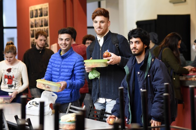 Más de 5 mil estudiantes en la primera semana del Comedor turno noche Más de 5 mil estudiantes en la primera semana del Comedor turno noche