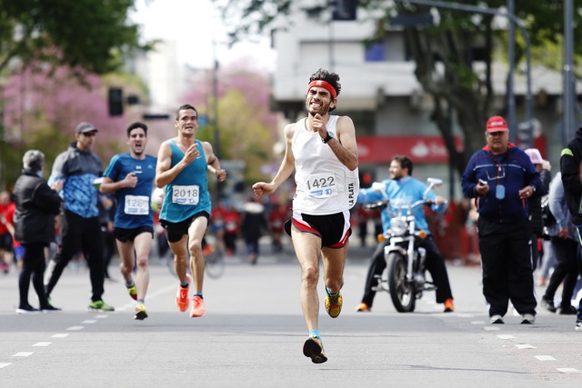 Miles de atletas participaron de la tradicional Maratón de la UNLP Miles de atletas participaron de la tradicional Maratón de la UNLP