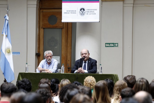 Encuentro de Becarios de La UNLP Encuentro de Becarios de La UNLP