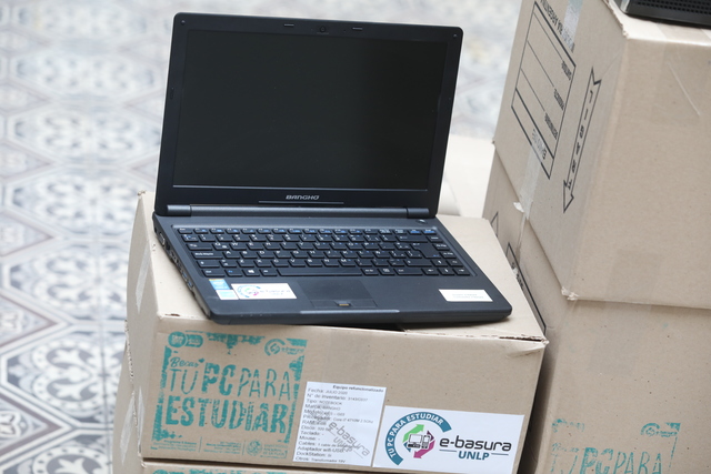 Comenzó la entrega gratuita de computadoras a estudiantes de la UNLP