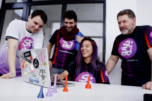Con impresoras 3D investigadores de la UNLP crean instrumentos musicales con fines sociales Con impresoras 3D investigadores de la UNLP crean instrumentos musicales con fines sociales