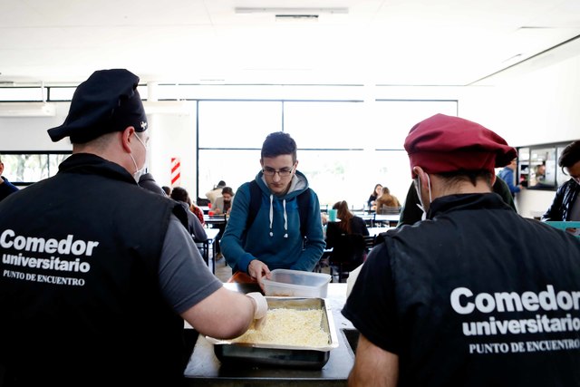 Turno noche en el comedor