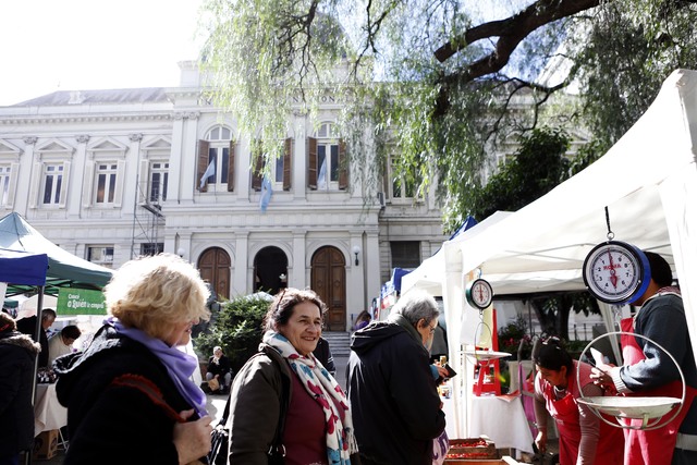 Los productores del Consejo Social de la UNLP más cerca de los hogares platenses Los productores del Consejo Social de la UNLP más cerca de los hogares platenses