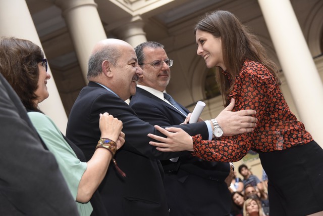 Reconocimiento a los mejores graduados de las facultades y colegios Reconocimiento a los mejores graduados de las facultades y colegios