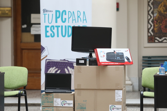 Comenzó la entrega gratuita de computadoras a estudiantes de la UNLP