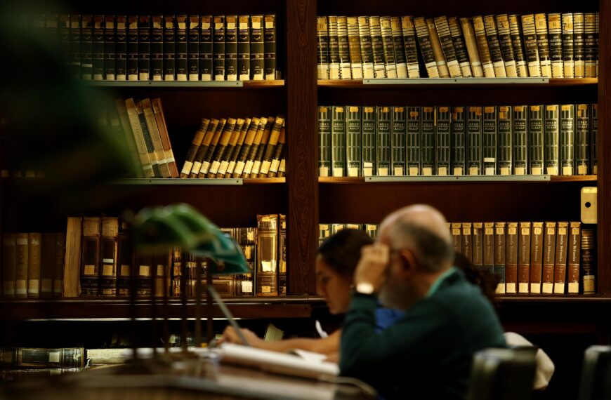 Buscan mejorar las condiciones de preservación de las bibliotecas y archivos