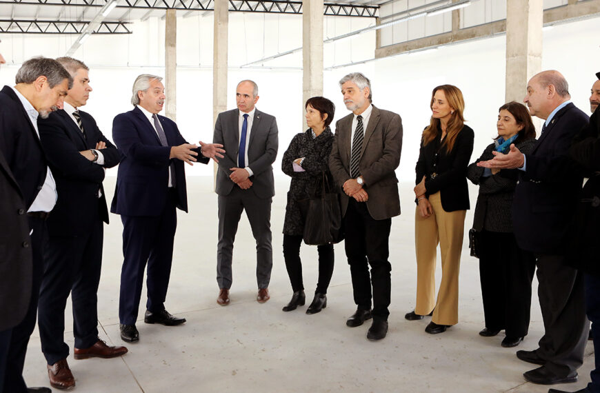 El presidente Fernández visitó la obra civil de la futura Planta de Baterías de Litio