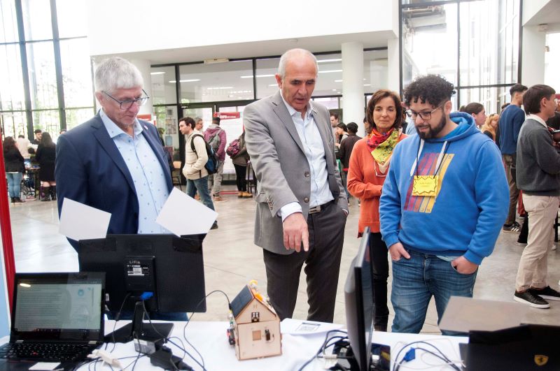 López Armengol toured the Computer Science and Technology Fair » UNLP