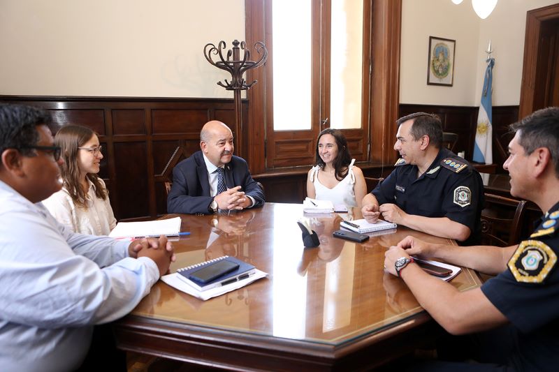 Acuerdos con Seguridad bonaerense para profundizar acciones en la  prevención de delitos » UNLP