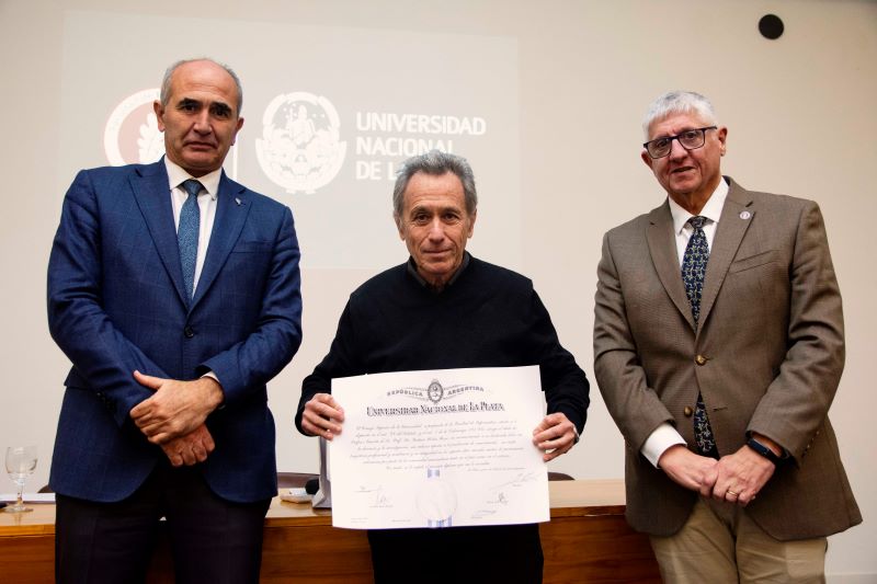 Distinguen al Dr. Gustavo Rossi con el título Profesor Emérito de la UNLP