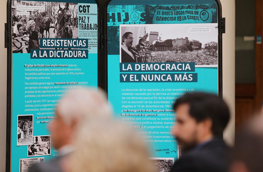 Convocatoria a escuelas secundarias para visitar la muestra Universidad, Memoria y Democracia