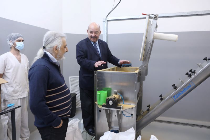 El rector de la Universidad de Tierra del Fuego visitó la Planta de Alimentos