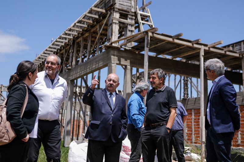 Tauber recorrió centros de investigación dedicados a la economía social y la gestión del agua junto a autoridades del sistema científico