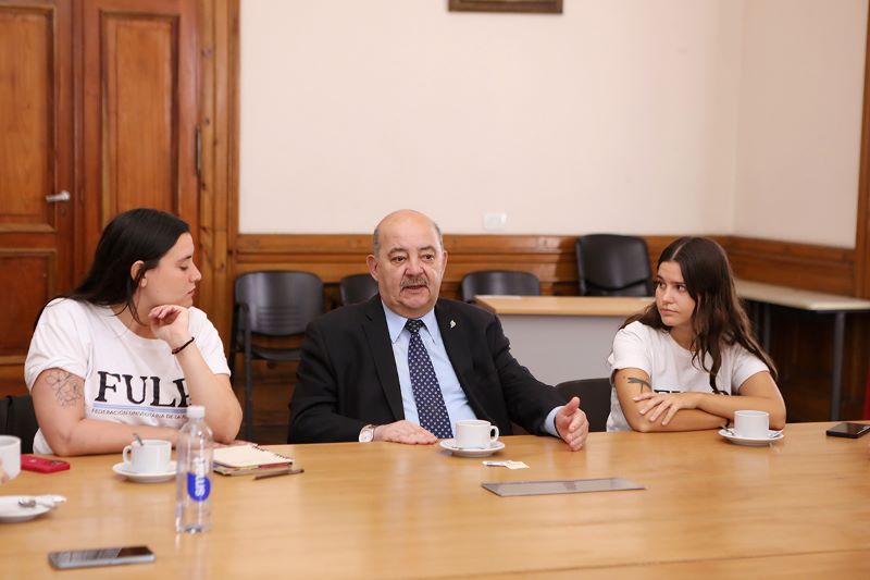 Tauber recibió a representantes de la Federación Universitaria de La Plata