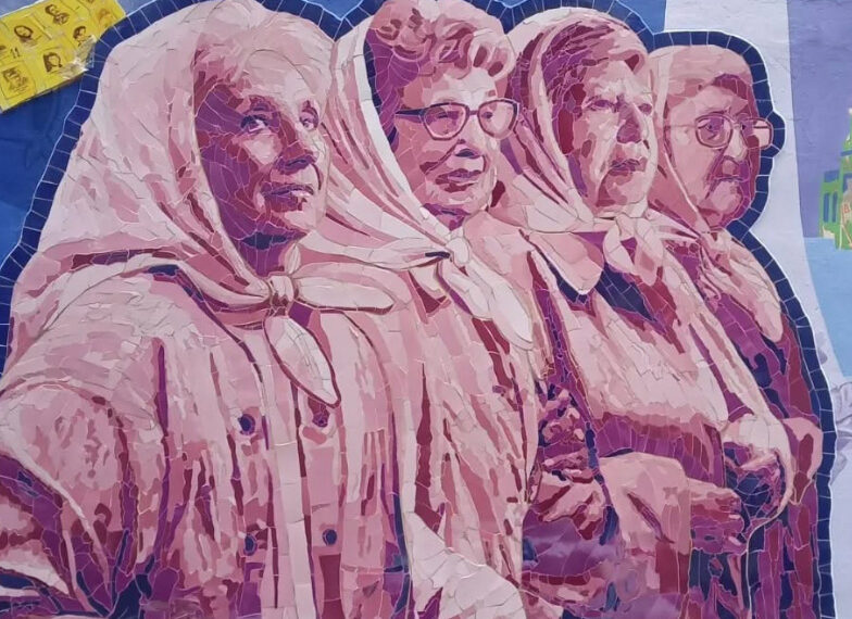 Acto homenaje y entrega de legajos reparados en la Facultad de Ciencias Exactas