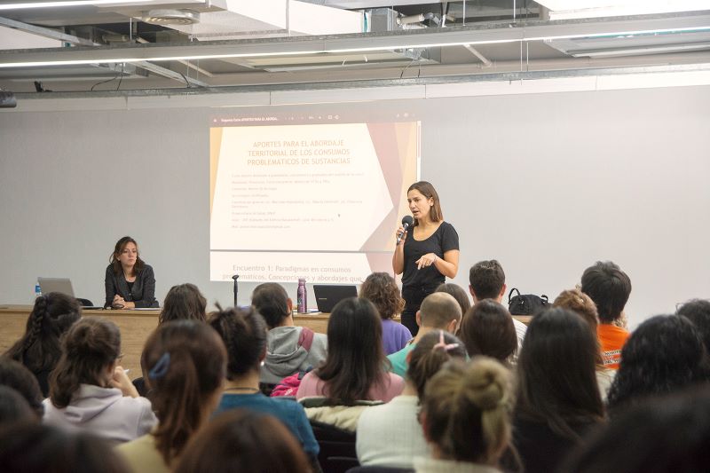 Curso sobre consumos problemáticos en la UNLP