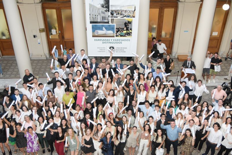 La UNLP distinguió a sus mejores egresados de grado, pregrado y posgrado