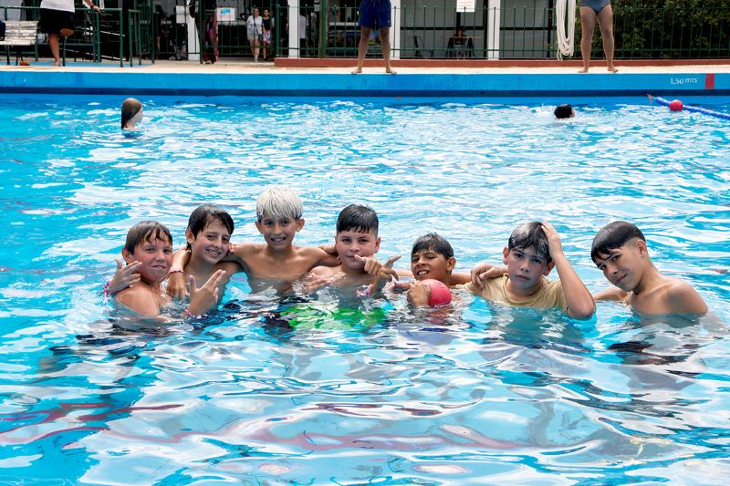 Un centenar de chicos y chicas participaron de una jornada recreativa en la UNLP