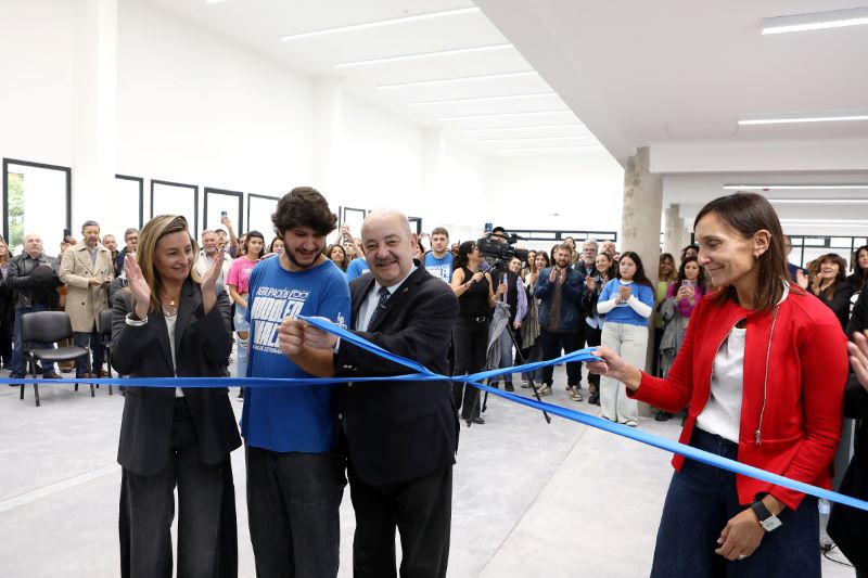 Nueva biblioteca y aulario: Tauber inauguró una mega obra en la Facultad de Periodismo