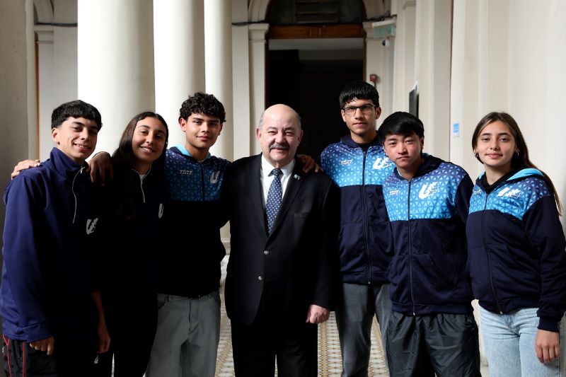 Tauber recibió a atletas de El Roble que participaron del Campeonato Nacional U20