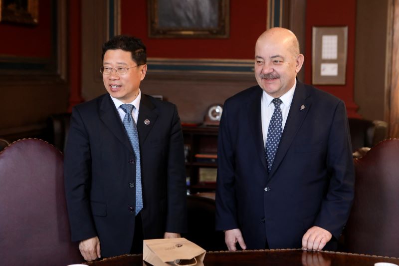 Visita de la Universidad china de Yanshan para fortalecer la cooperación internacional
