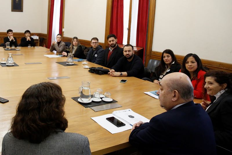 Tauber recibió a estudiantes que participaron de “Cambio de Roles” en el Congreso